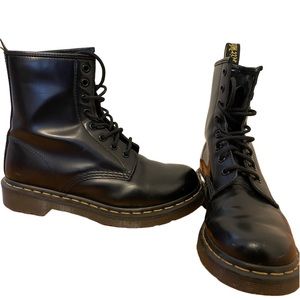 Dr. Marten 1460 Women's Smooth Leather Lace Up Boots